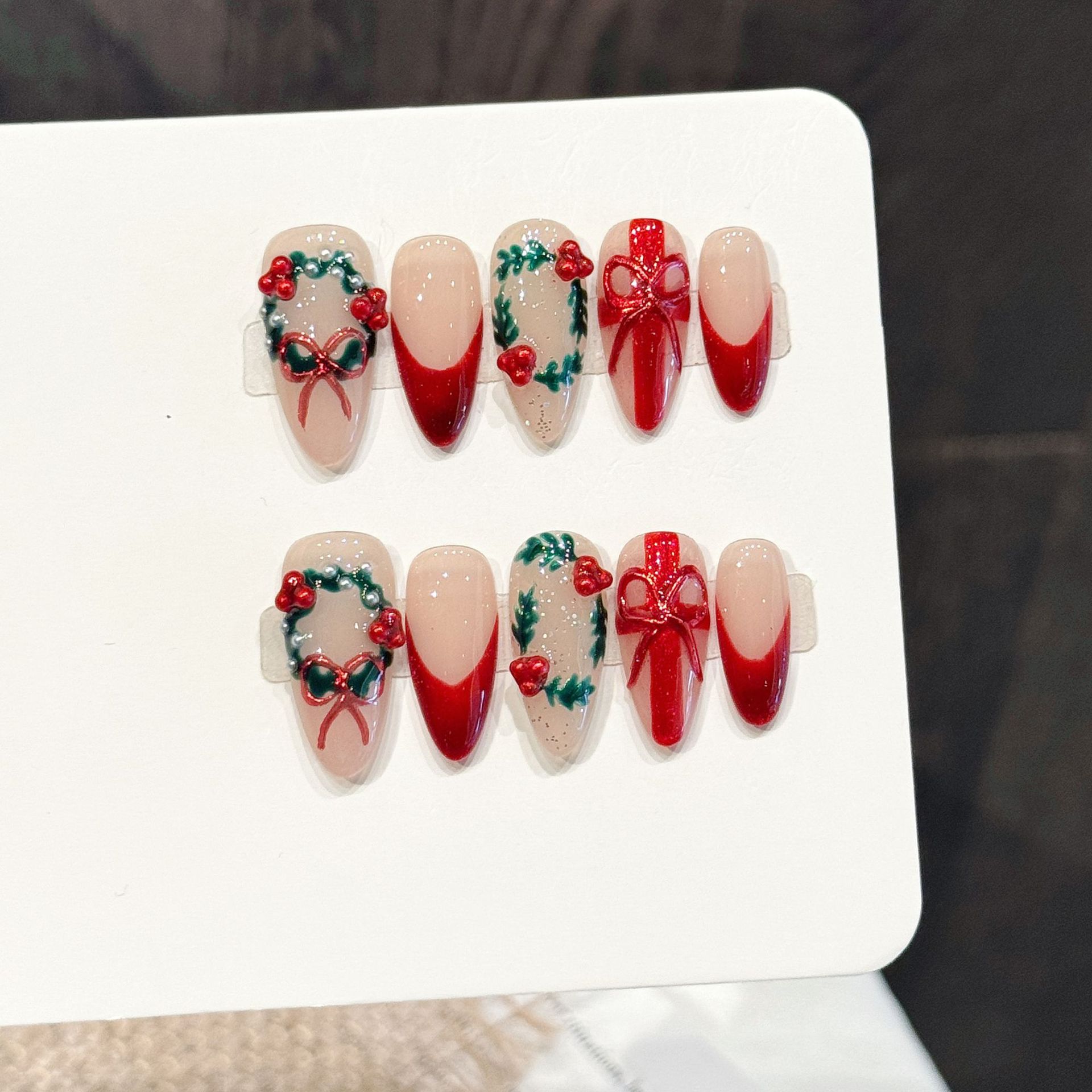 10 قطعة عيد الميلاد الأحمر عار - مراجعة Nail Art Press On وسعره