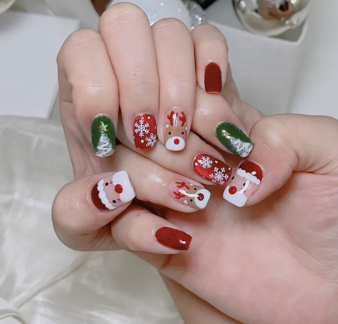أظافر اصطناعية للكريسماس بتصمي - مراجعة Nail Art Press On وسعره