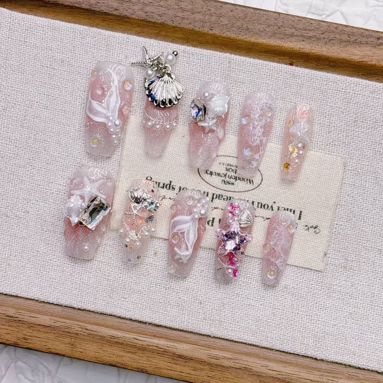 أظافر صناعية طويلة بشكل لوزي م - مراجعة Nail Art Press On وسعره