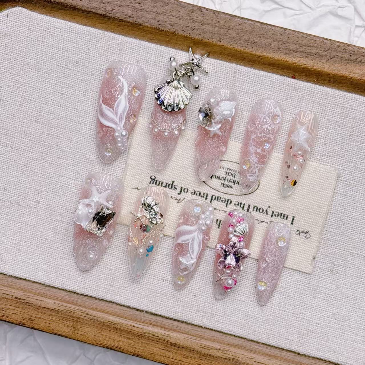 أظافر صناعية طويلة بشكل لوزي م - مراجعة Nail Art Press On وسعره